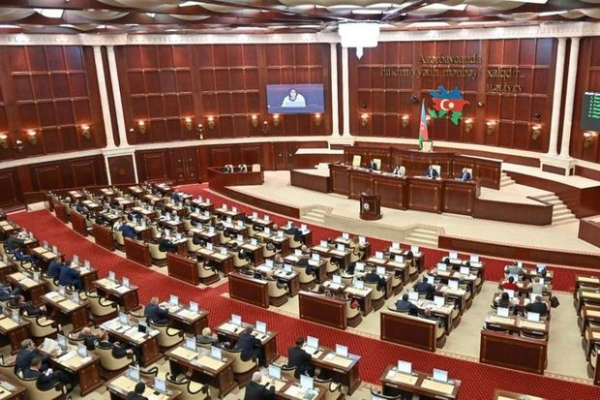 Maliyyə naziri büdcə haqqında qanun layihəsinə dəyişiklikləri MM-ə təqdim edib